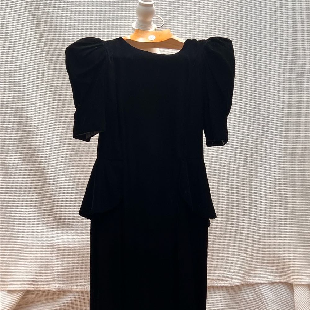 VINTAGE BLACK DRESS WITH BLACK BOW